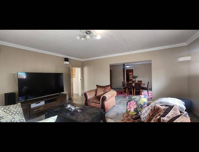 4 BEDROOM HOUSE FOR SALE IN SUNWARD PARK